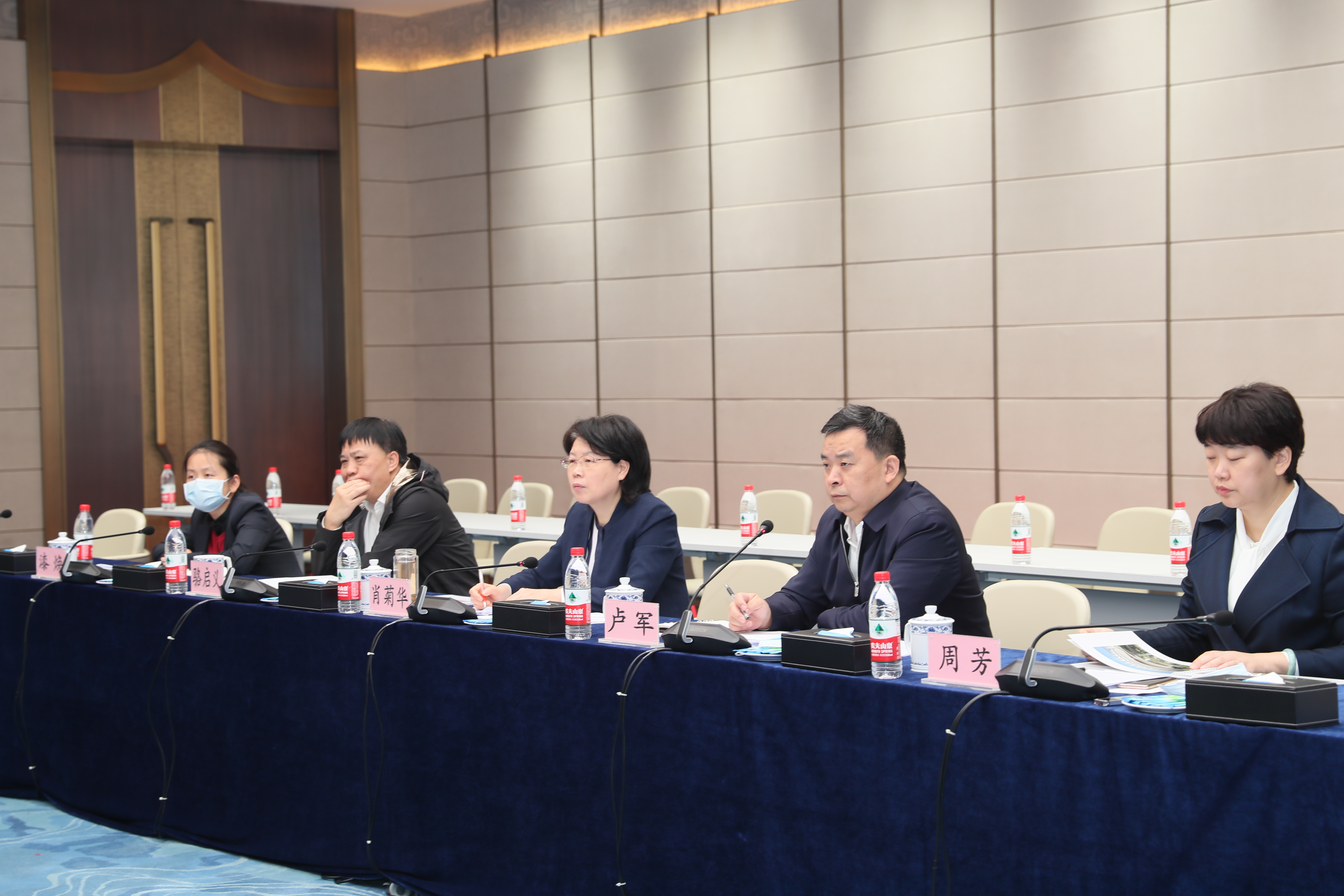 副省長肖菊華來公司調(diào)研(圖3) 副省長肖菊華來公司調(diào)研(圖3)