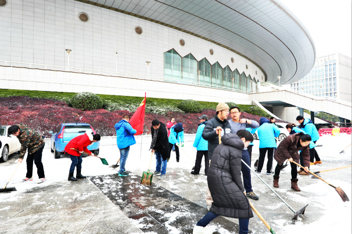 一場雪，體育中心美得不要不要的</br>但最美的風景還是他們(圖8)