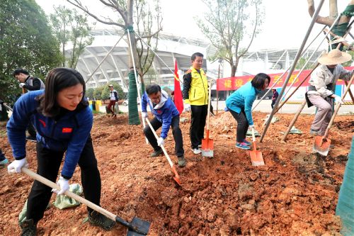 公司黨委召開中心組（擴大）會議 傳達學(xué)習(xí)區(qū)紀委八屆三次全會精神(圖2)