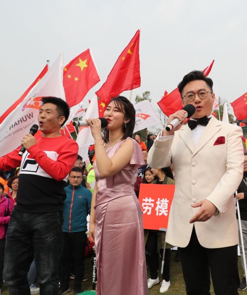 “與軍運同行”徒步活動上演“快閃”  武漢體育中心作為企業代表隊第一方陣登場(圖7)