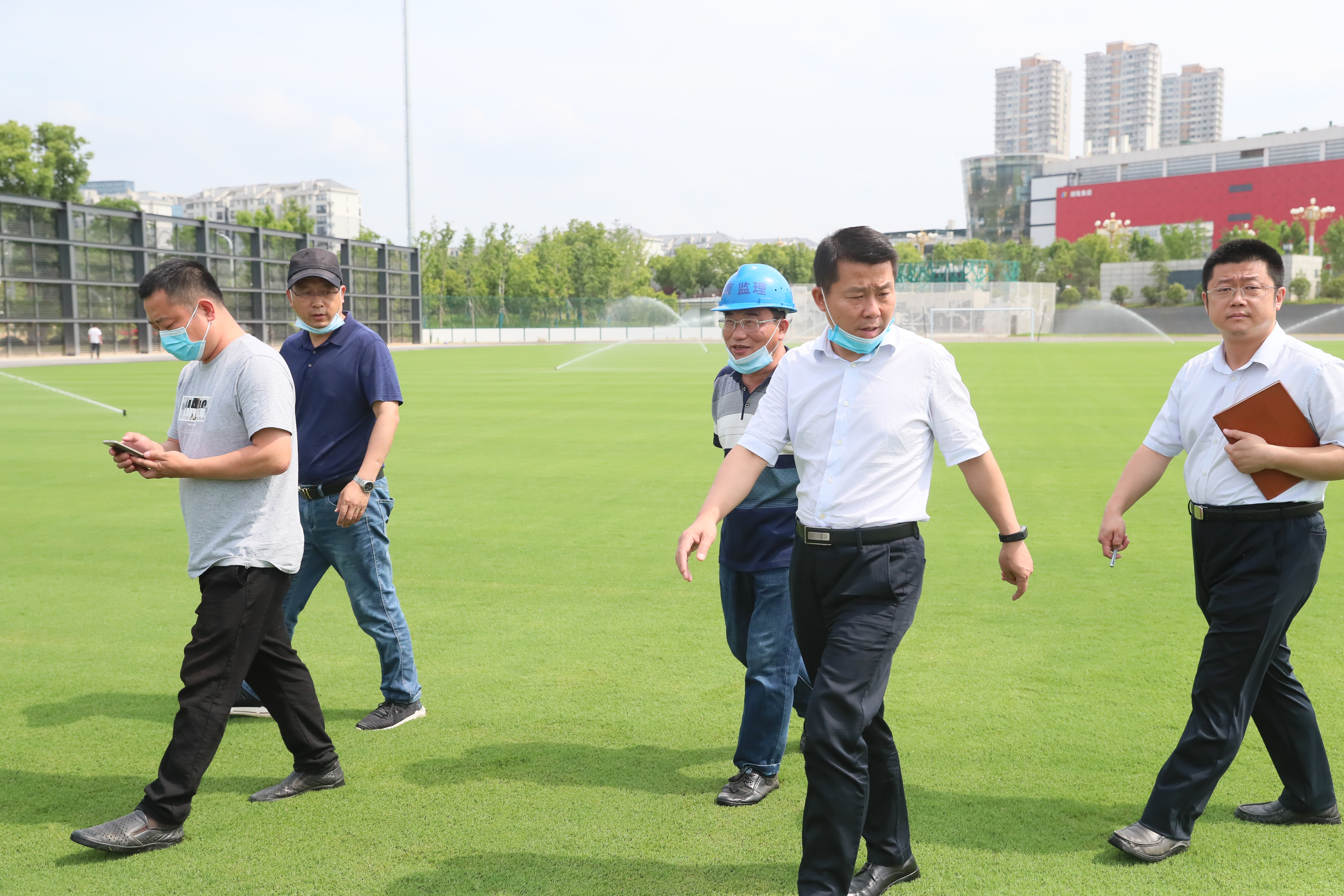 吳志鋒檢查軍運會場館續建恢復及開閉幕式臨建拆除等項目進展情況(圖1)